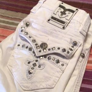 New never worn men’s rock revival jean shorts